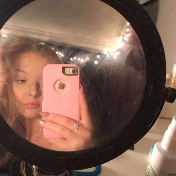 Meet your Posher, Madison - Picture 1 of 1